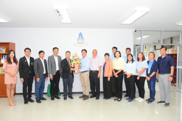 สำนักบริการวิชาการ ร่วมแสดงความยินดีกับ รองศาสตราจารย์ นฤพนธ์ คำพา เนื่องในโอกาสเข้ารับตำแหน่ง คณบดีคณะสัตวแพทยศาสตร์