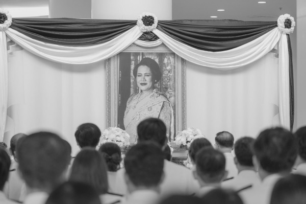 บรรยากาศมหาวิทยาลัยขอนแก่นจัดพิธีลงนามถวายความอาลัย สมเด็จพระนางเจ้าสิริกิติ์ พระบรมราชินีนาถ พระบรมราชชนนีพันปีหลวง “อธิการบดี” นำ คณะผู้บริหาร